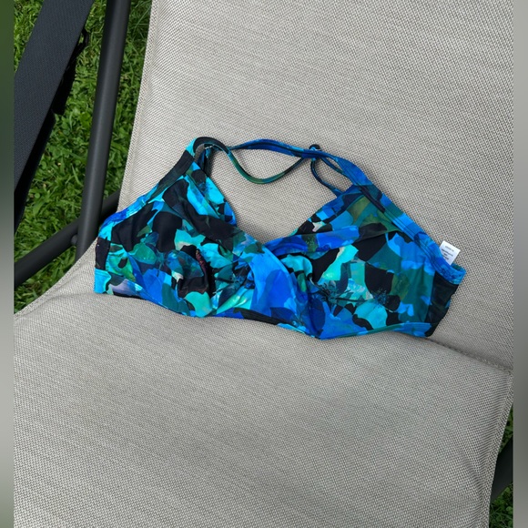 Athleta underwire cross front and back bikini top - Picture 9 of 10